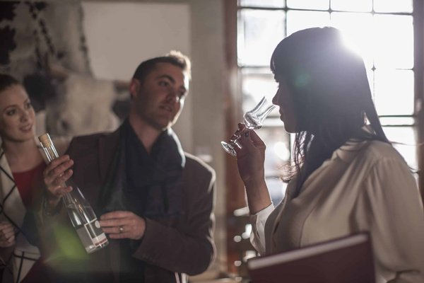 Comment créer une expérience de dégustation de whiskies dans votre restaurant bar